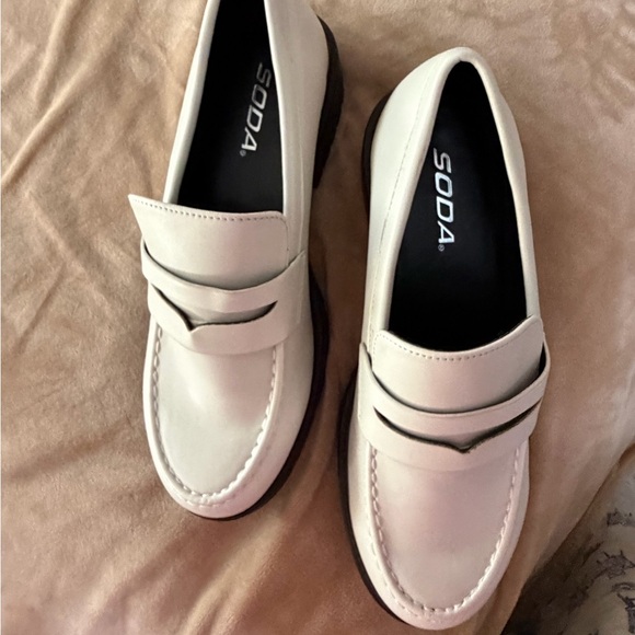 Soda White Women’s Loafers Size 8 New - Picture 4 of 4
